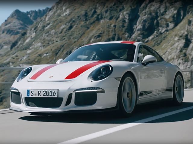 Porsche объясняет, как использовать пятку и носок на новом 911